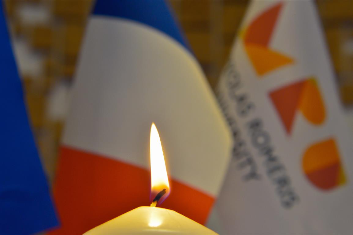 MRUlt's tweet photo. #MinuteOfSilence #Observed #VictimsOfParis #terrorists #attacksparis @MRUlt #PrayForParis https://t.co/MFHwc0tgkh https://t.co/vBA063qOr6