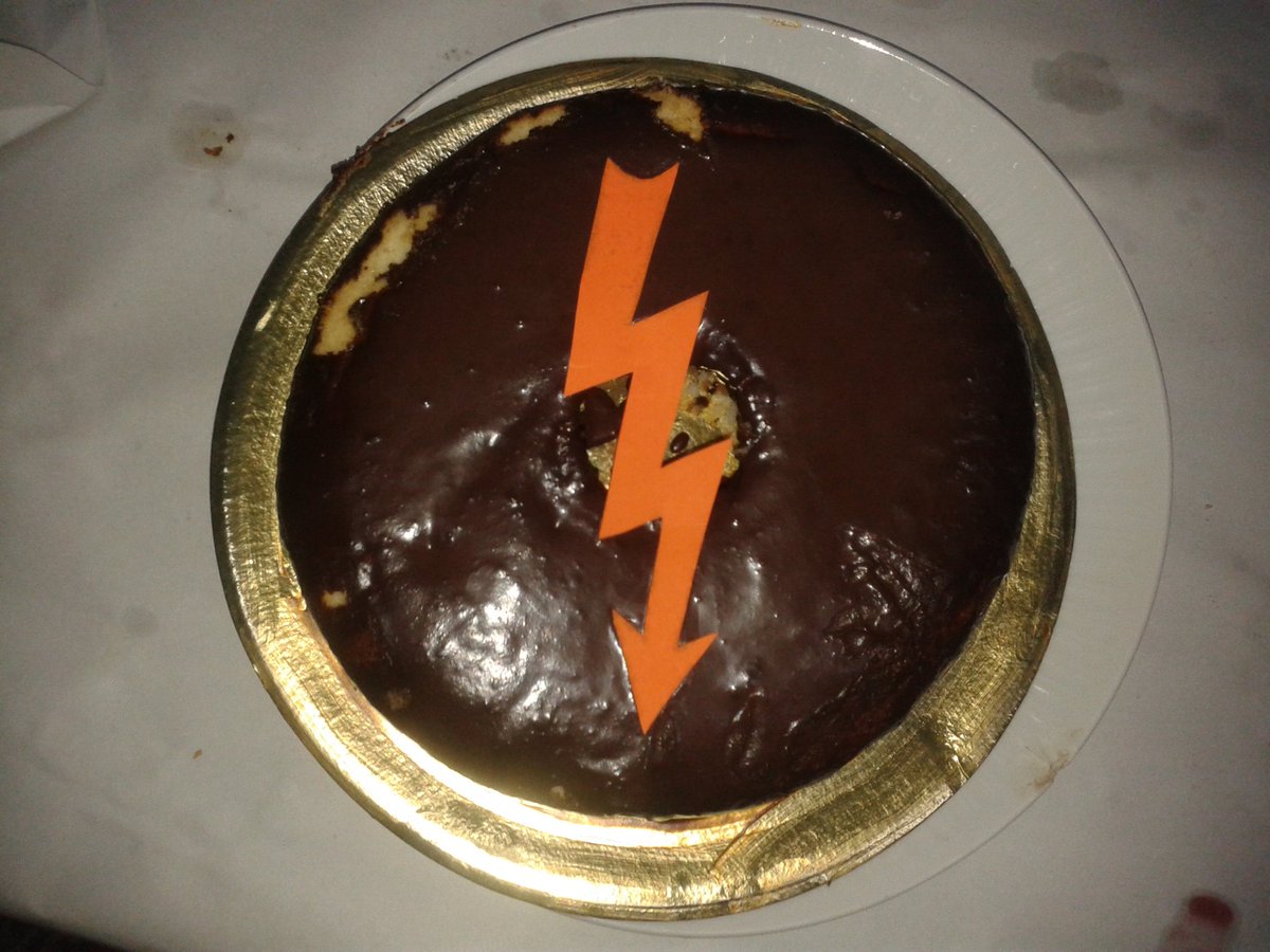 VelocidadF's tweet photo. Se paso a cuartos, y el Rayo festeja el cumple de uno de los Dt ... @andygutierrez93 https://t.co/E9MnZPjJmm