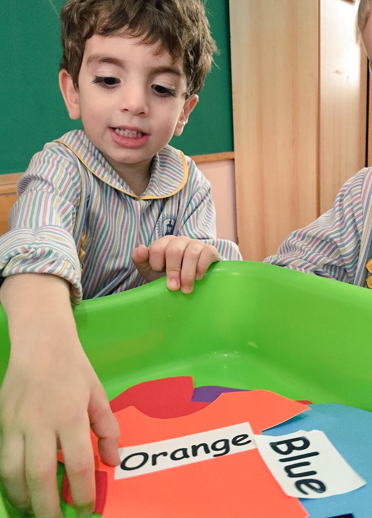 reem_chams's tweet photo. KG1"C" #learners  #pick_out #Red_Color #tshirt #learningbydoing #thinking #select #learning_colors @DawhaHighSchool https://t.co/SAillvKKQy