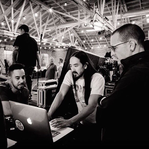 Netflix & chill @mikeshinoda @ChesterBe @linkinpark https://t.co/tgtksVjoKe