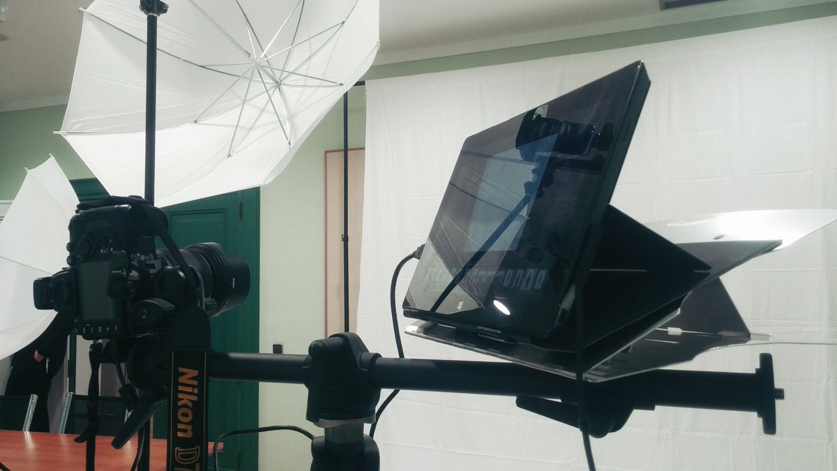 JoU_Lz's tweet image. Buen apaño hizo la #SurfacePro2 en el shooting del viernes #EstoSiEsUnaTabletPro #i5 #8gb #photoshop #lightroom