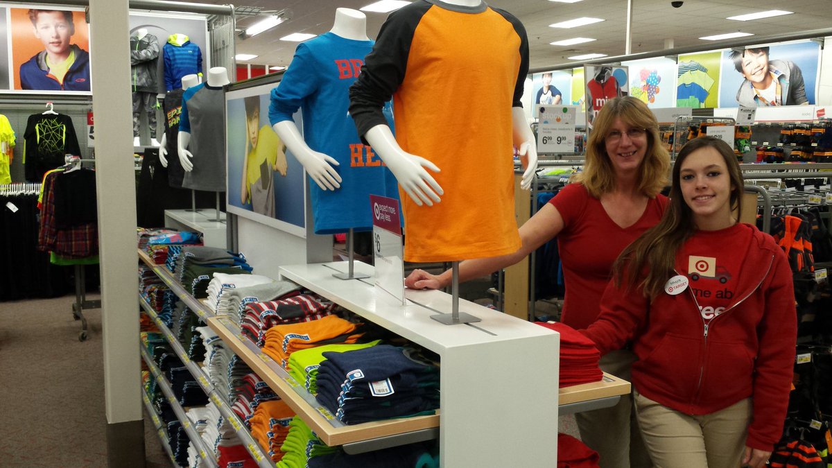 Schultz20Shawn's tweet photo. Softlines 100% GREEN for service last week! Total store 95%! @ckoivist @BecElizEb @palko32 @amber01horton @eljarl https://t.co/zWg0Dshprv