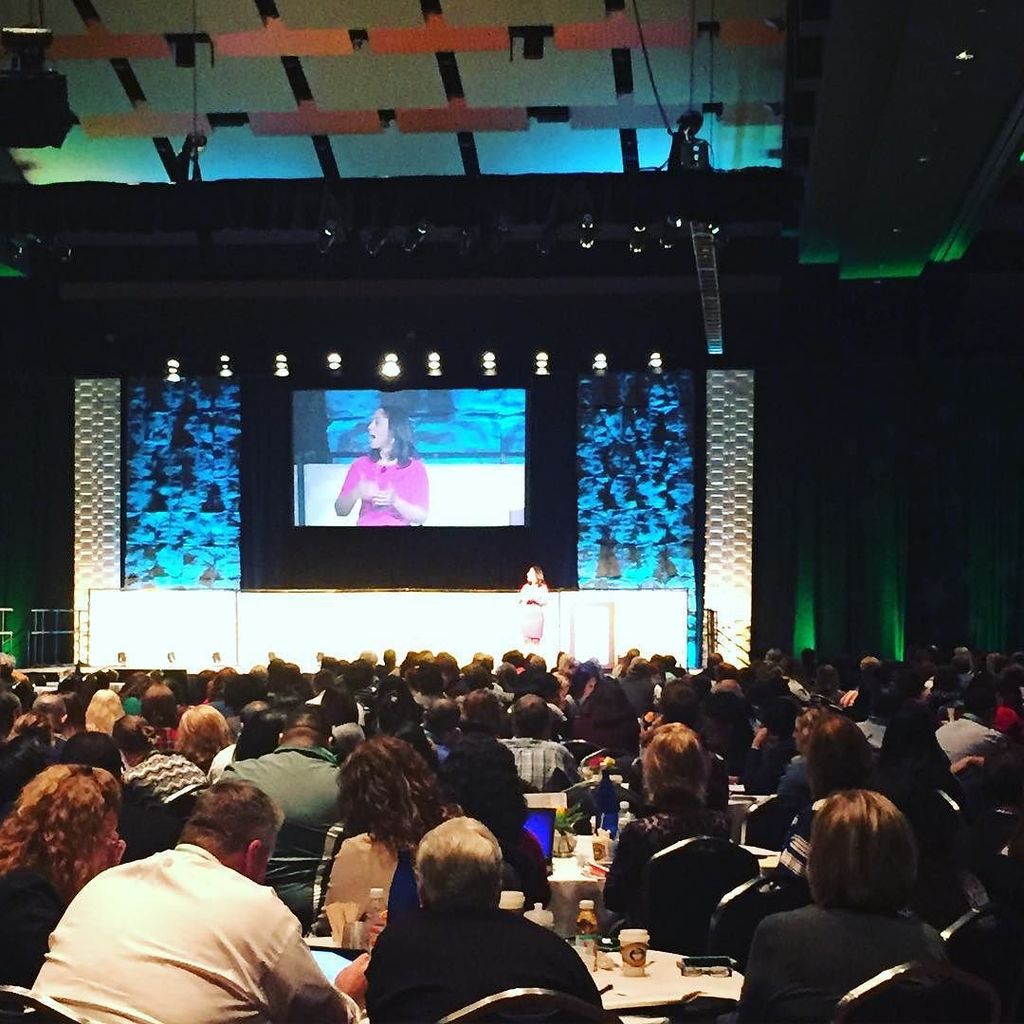 AIEConf's tweet photo. Full house at day 1 of #AIEconf for @lizdozier! https://t.co/P5ZUHxVejU