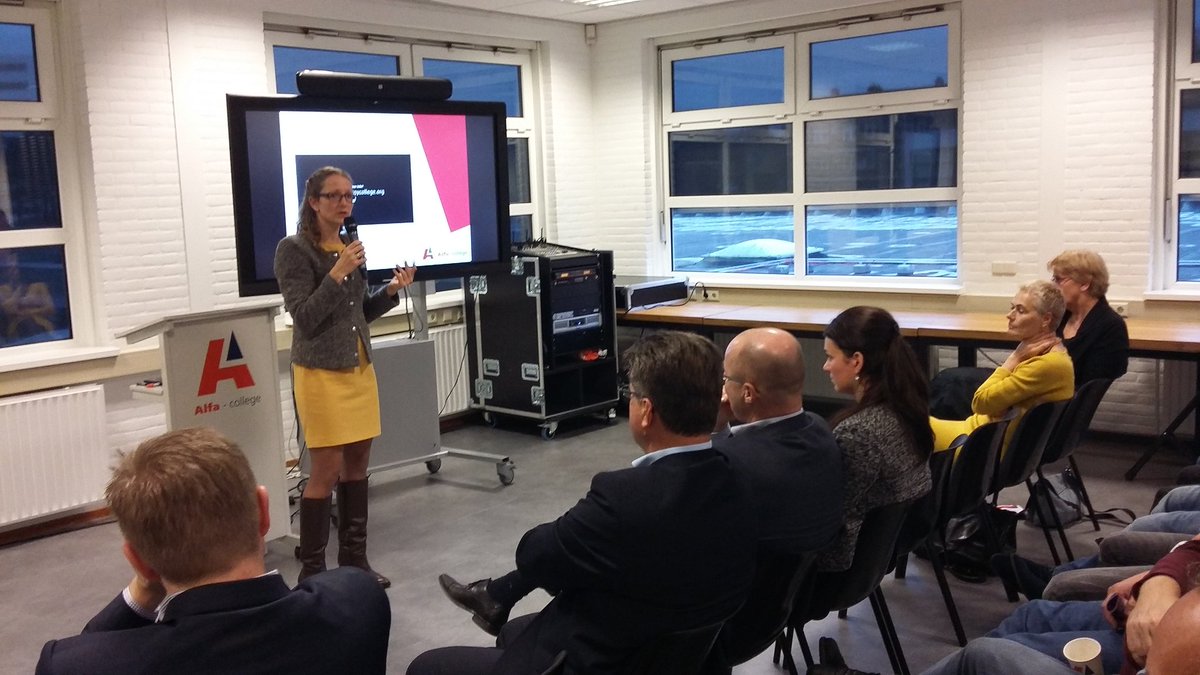 "Petje af! Jullie gaan bijdragen aan een zonnige toekomst", aldus Nienke Homan, gedeputeerde provincie #Groningen