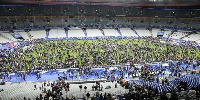 lemondefr's tweet photo. Attentats du 13 novembre : 4 nouvelles intox qui circulent lundi https://t.co/9Kn1Jp5os5 https://t.co/WJ8Dztyaa8