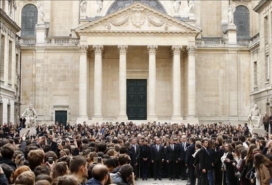 Don Eucario y su comentario: El dolor de #París ow.ly/UHZpl #parisattacks #terrorismo #Prayforparis