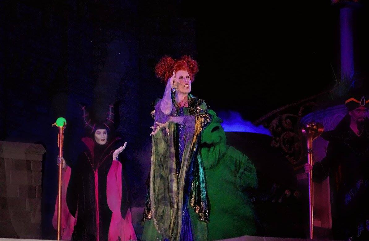 MagicMouseMania's tweet image. I've never been so star-struck in my life. She's everything! #hocuspocus #winifred #sandersonsisters #mnsshp
