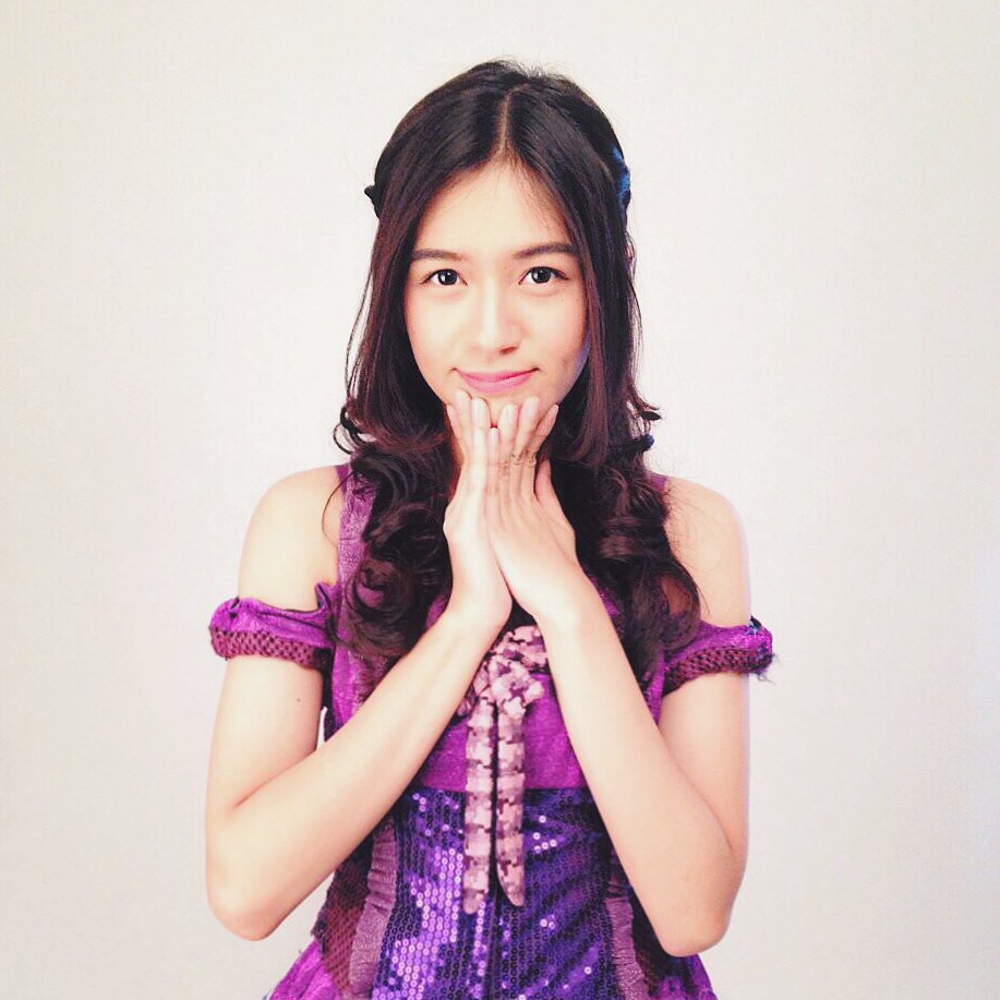 Inilah cinta pada pandangan yang pertama~ penantianku padamu yang tidak pernah berujung💜🎵