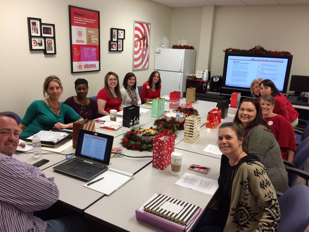 clarabeth88's tweet photo. D350 VML Team getting ready for great merchandising this Q4! #training #G395ForTheWin @karaj271 @keith_mazzoni https://t.co/lnSff7E9eE