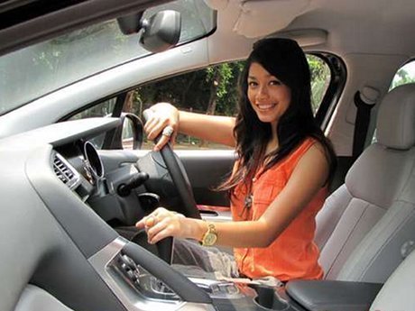 detikcom's tweet photo. #MostPopular Tips Mengemudi Mobil untuk Pemula https://t.co/R6a0vlxeMS via @detikOto https://t.co/em8GRuVFa1