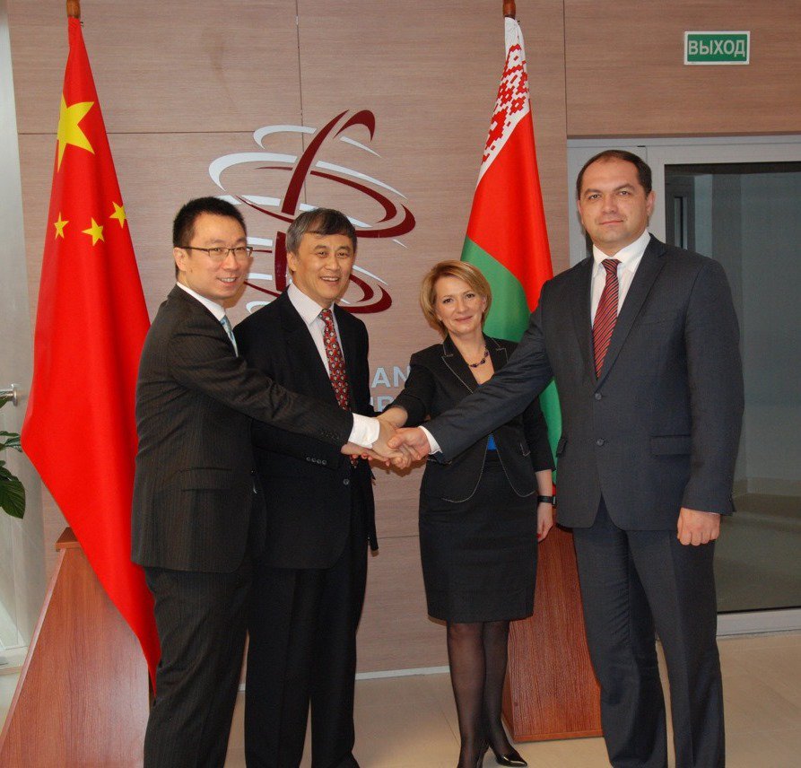 BelarusPotashCo's tweet photo. Top-managers meeting Luo Deqiang #CNAMPGC, Li Chunsheng #ACFSMC, Elena Kudryavets #BPC, Ivan Golovaty #Belaruskali https://t.co/NBMwTQZkbS