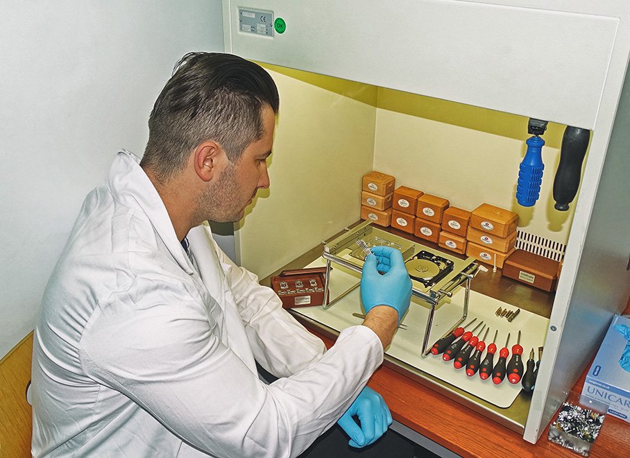HddSurgery's tweet photo. #datarecovery #blog #hddsurgery
Interview with Adrian from Serman Recuperación de Datos :) https://t.co/qCWDh1Yd41 https://t.co/hAgBCt6rRm