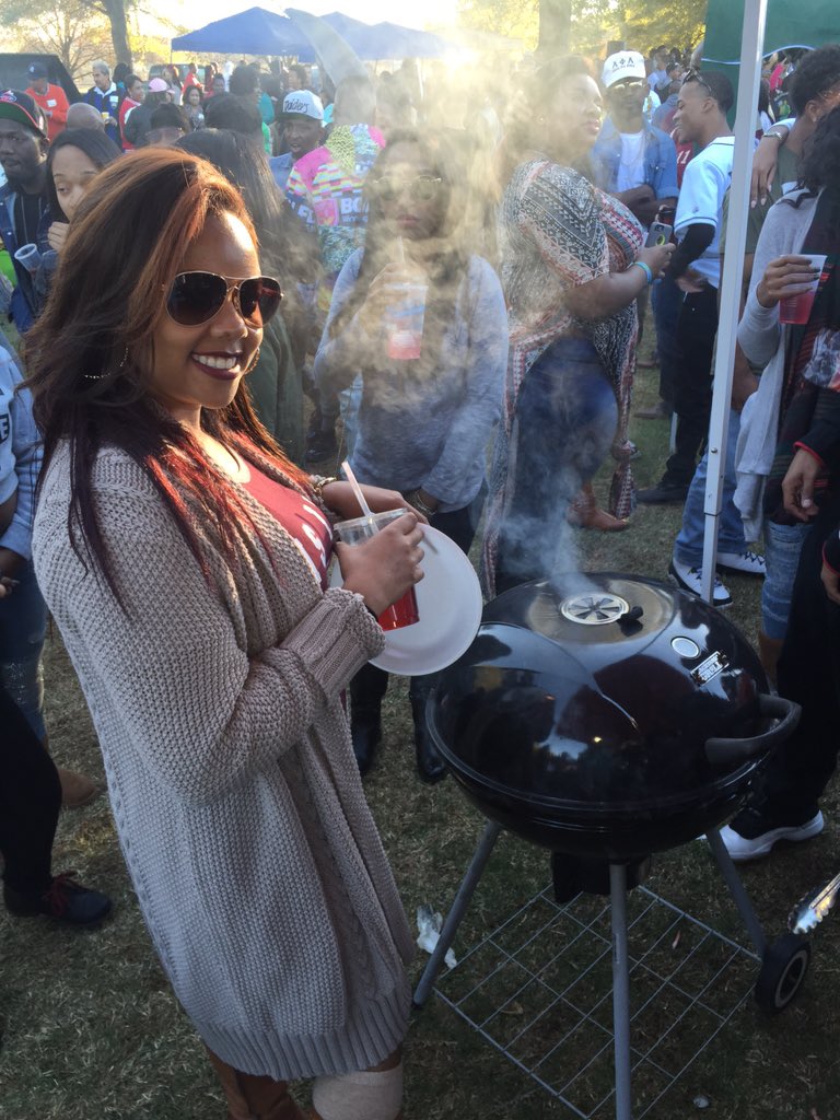 ActiveinthaC's tweet photo. Our ladies be grillin #WUHomecoming2k15 #Activeinthacommunity https://t.co/cdTtbUOdBn