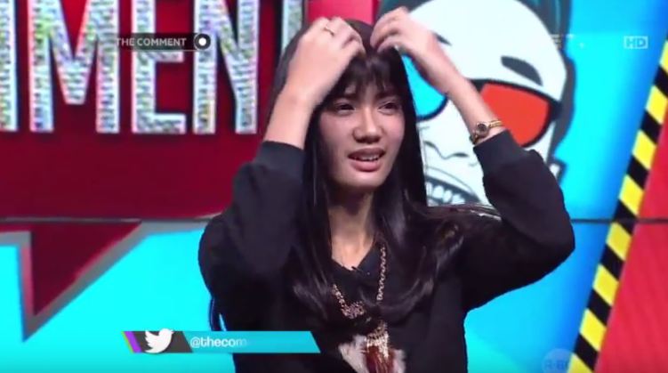 Nona <a href="/erlinaEL/">Erlina Sutansyah</a> gak usah benerin poni terus, kamu tetep cantik kok di mata mimin...