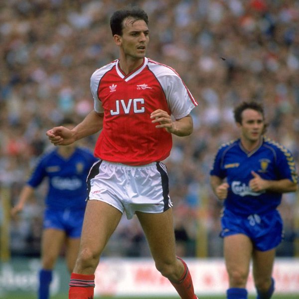 Steve Bould made his Arsenal debut in 1988 against Wimbledon. Happy Birthday Steve Bould. 