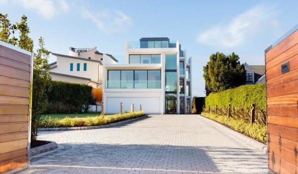 RT <a href="/PrimeLocation/">PrimeLocation</a>: A helpful guide to buying property in Poole primehom.es/CjW5oW