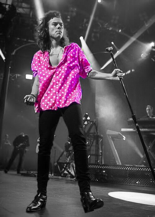 vanessarenee6rs's tweet image. That moment you get really bored #colorpop #onedirectionedit #MadeInTheAM #1D @Harry_Styles @onedirection