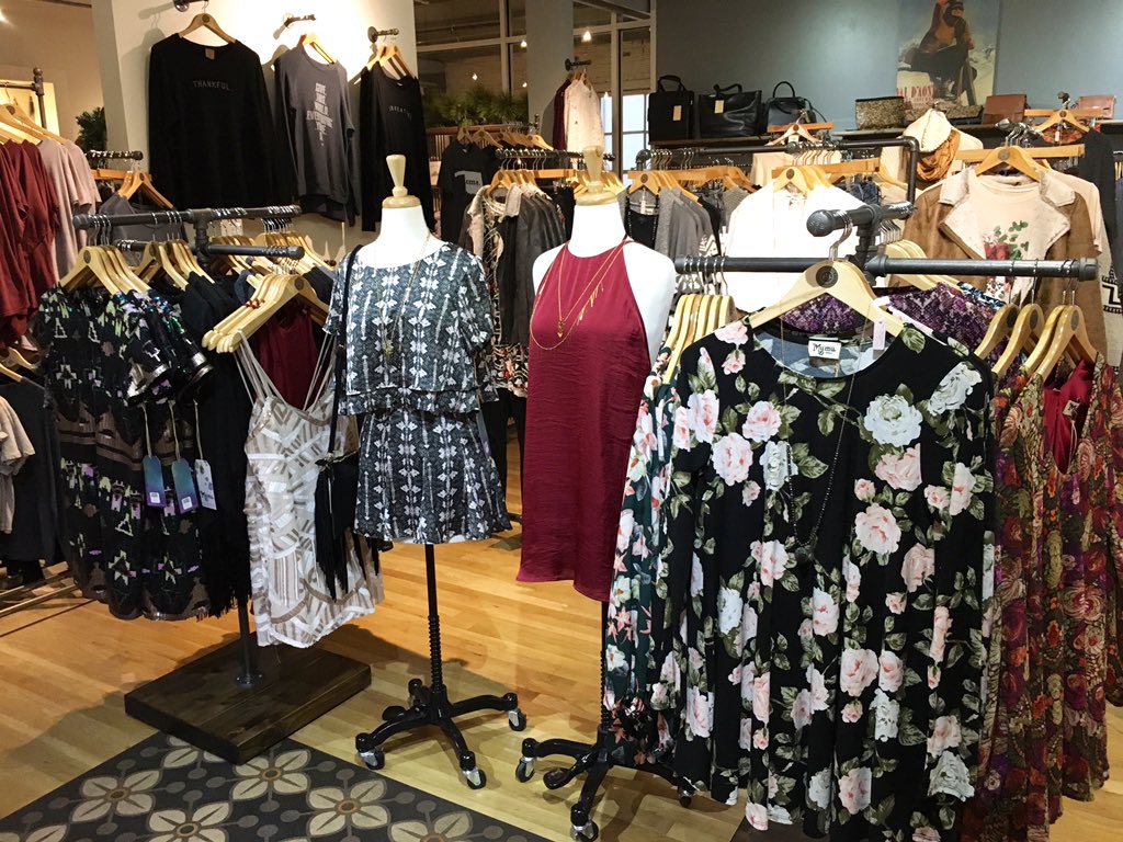 peckslodge's tweet photo. The store got a huge makeover this weekend! All new holiday dresses, sweaters, and more! Come see us 10-6 https://t.co/G7xgIBDcyN