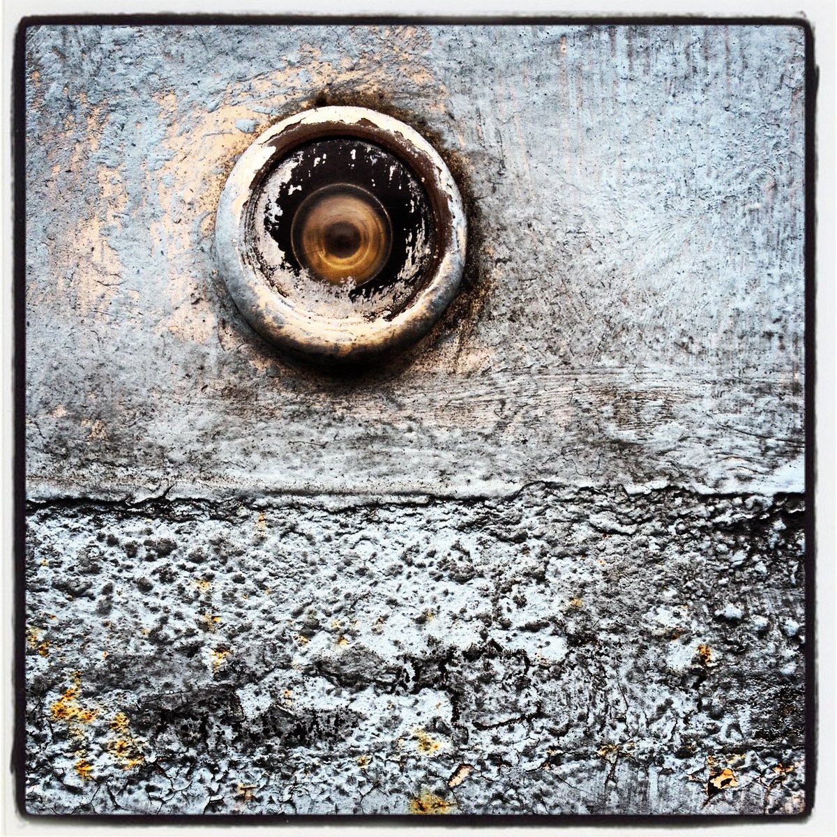 PrivacyNotes's tweet image. France has a powerful and controversial new surveillance law on.recode.net/20TnqX6 via @ahess247