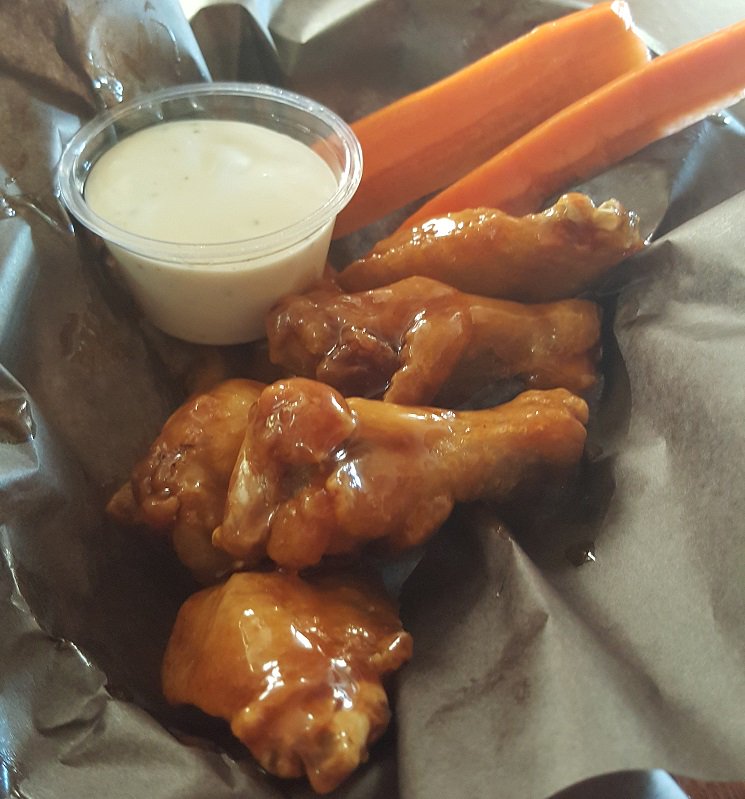 pub101_ottawa's tweet photo. No reason for the #MondayBlues when there's #AllYouCanEat #Wings at #Pub10Fun today! https://t.co/u9m0W5Dlei