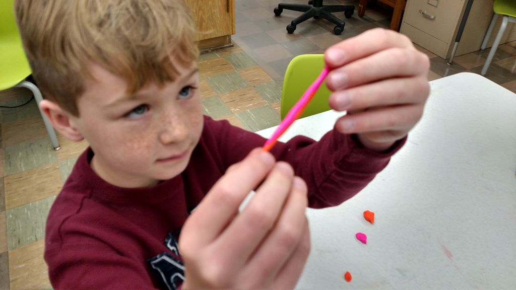 Chronisters3rd's tweet photo. Working with Mrs. Beumer in art to make Beads of Bravery! @wrightdmps @WrightArtists https://t.co/GUZRUFBkPx