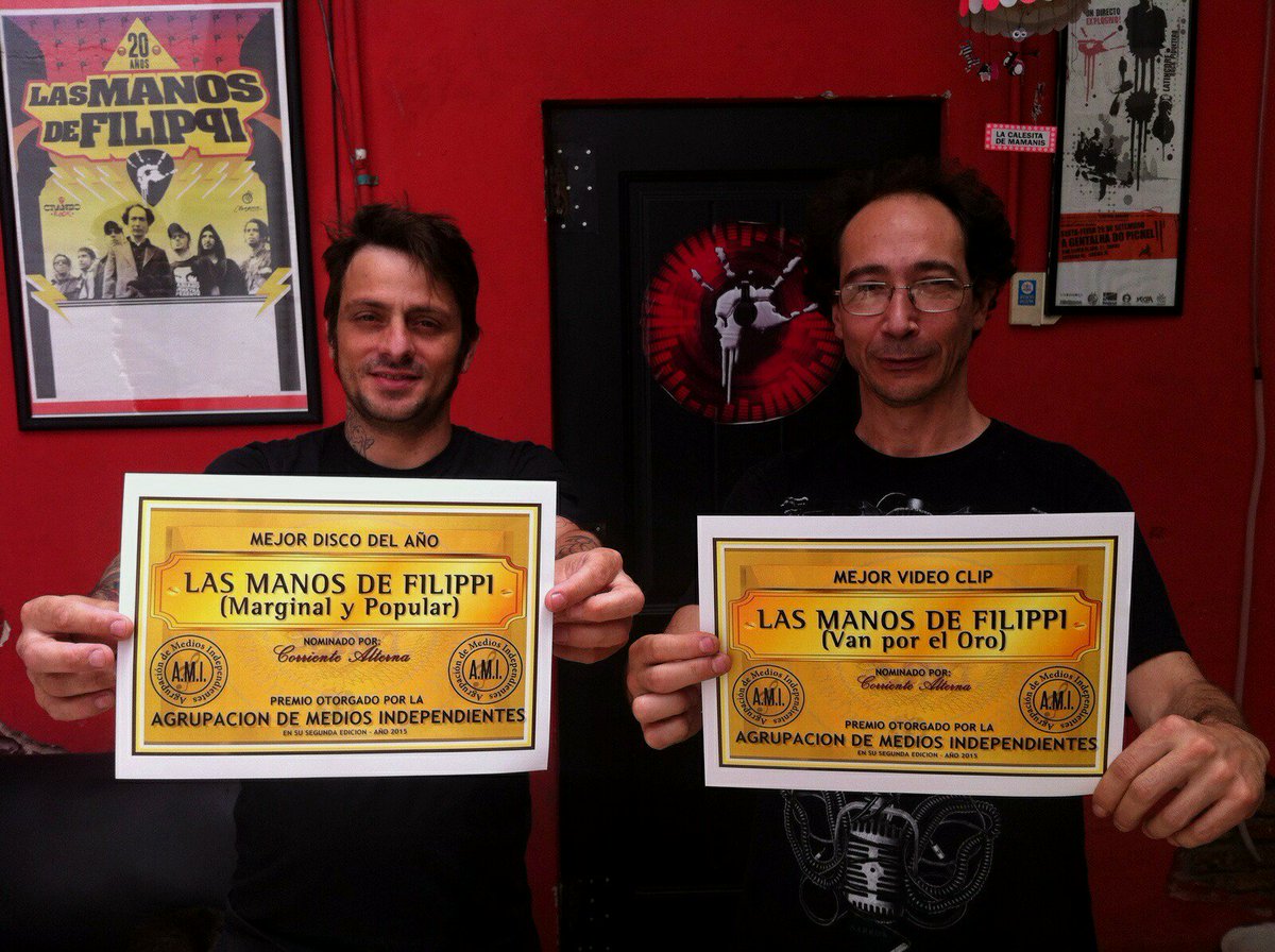 lmf_oficial's tweet photo. Nos llegó esta alegría al Bunker.
#MejorVideo y #MejorDisco 2015. 
#AMI #AgrupaciónMediosIndependientes GRACIAS!! https://t.co/wD6enhMMMS