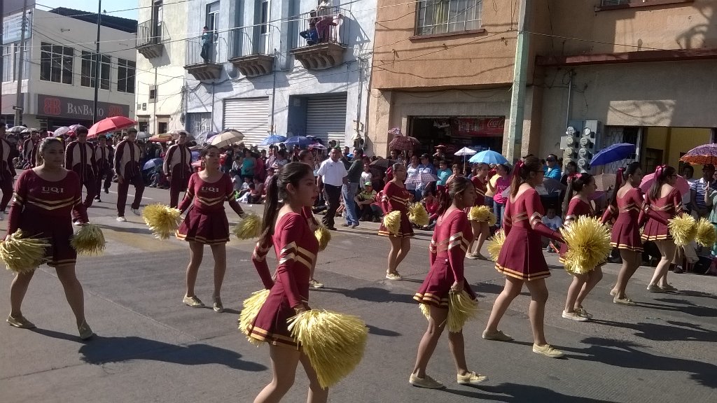 irapuatogob's tweet photo. Trajes revolucionarios, motas, bailes, pirámides humanas, bandas de guerra y musicales en el Desfile #RevoluciónMex https://t.co/SxhTaHRmZP