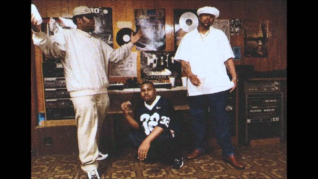 FatDub98's tweet photo. #MournYouTillWeJoinYou Uncle Screw..everyday it's hard to maintain without you. #Screwluv https://t.co/V0gI3GmIow