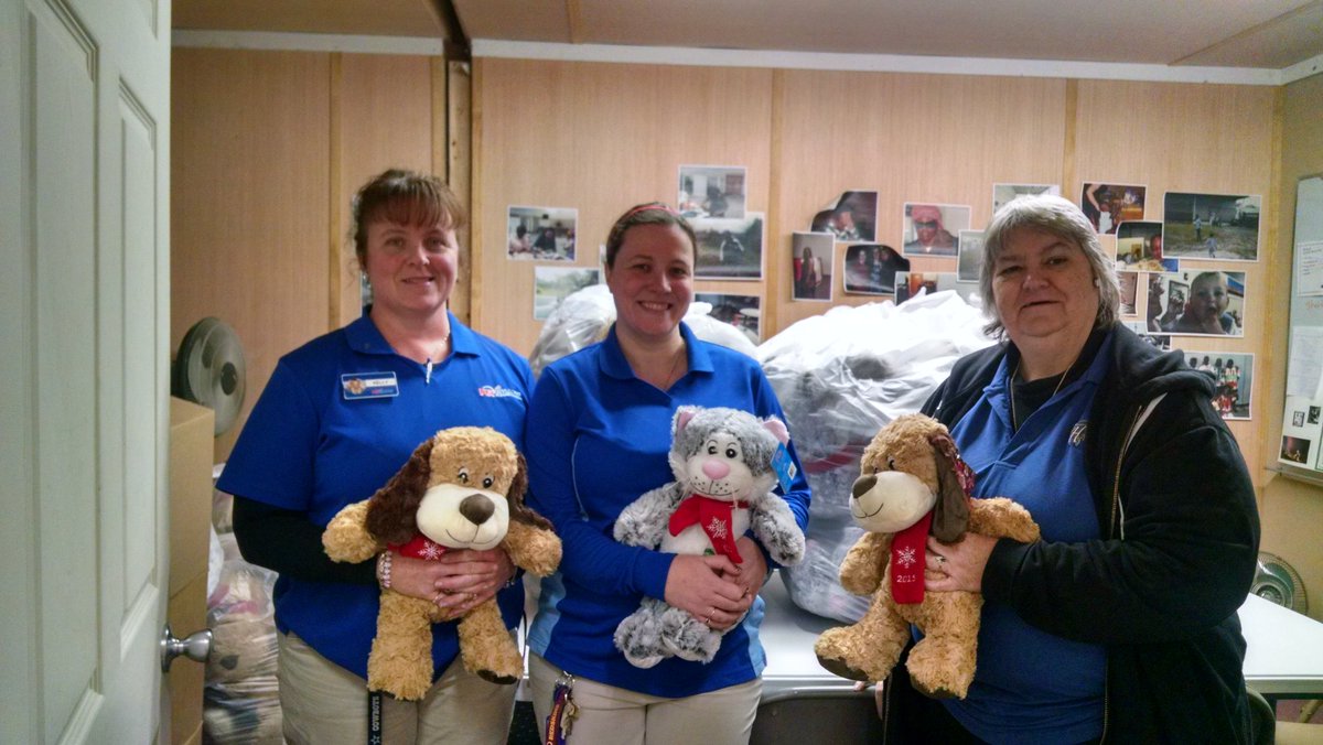 kelswick456's tweet photo. #inspiredbypets#first deliveryof480#halohomelessshelter@johnpridemore12 https://t.co/c6epRtkbBD