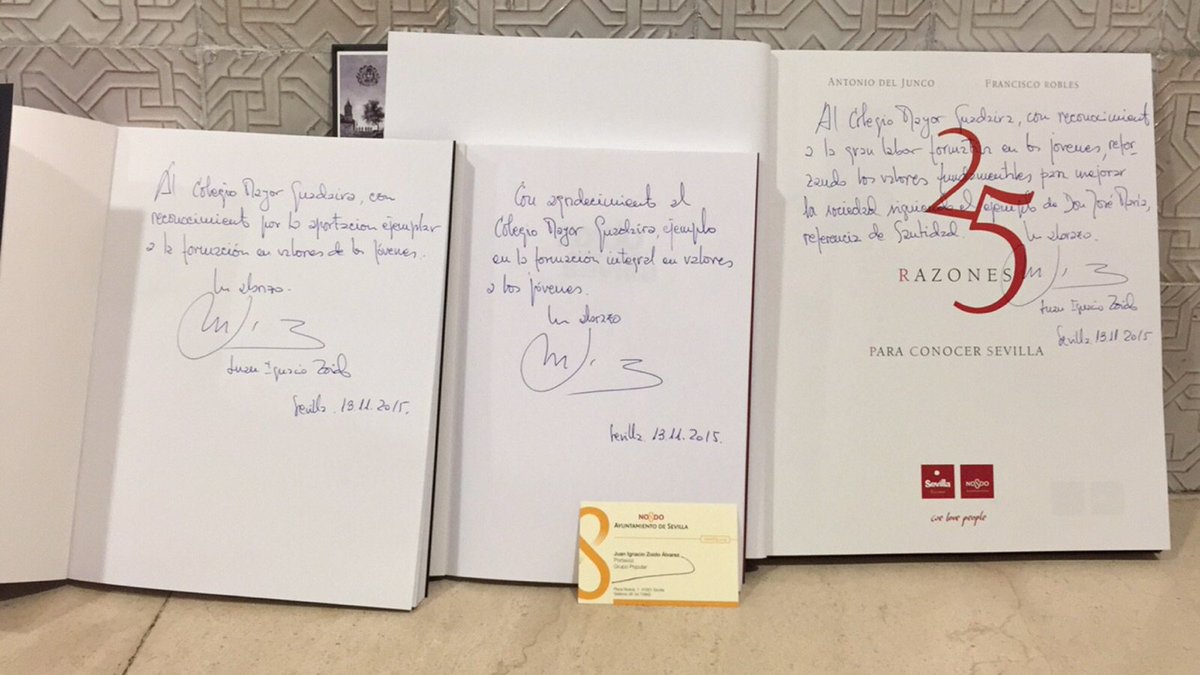 CMGuadaira's tweet photo. Ya tenemos los regalos que @zoidoalcalde nos prometió. 3 magnificos libros ¡Muchas gracias Don Juan Ignacio! https://t.co/7ErrKKBSnI