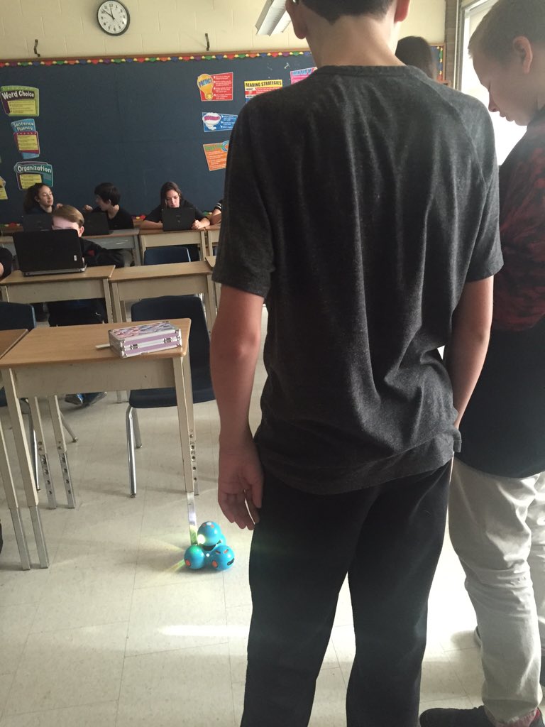 PsConnaught's tweet photo. Our Grade 8s are working with a new friend today! #meetDash #coding @SCDSB_Schools @jillmacalpine @SCDSBcodes https://t.co/e4too3GZBW