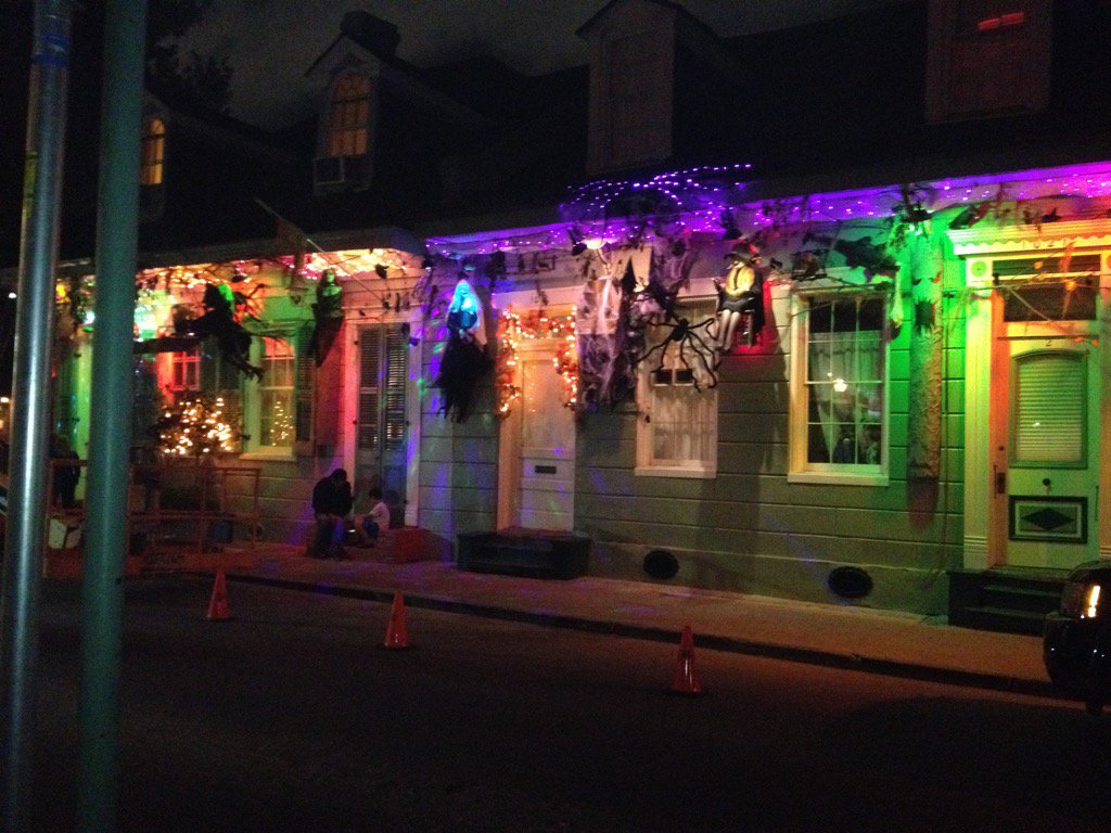 TedGreenberg's tweet photo. Walking streets of French Quarter last night. House still in Halloween Spirit. https://t.co/nv70Taiv0t
