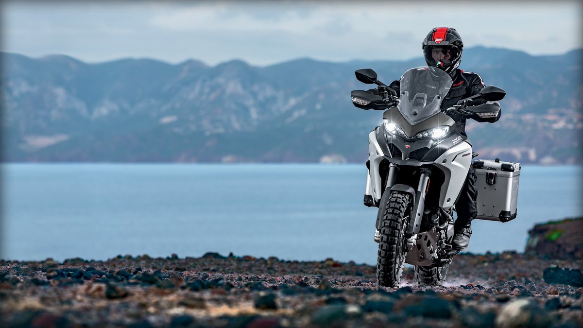 DucatiMotor's tweet photo. Discover the 2016 Ducati model range on https://t.co/cyoERbE2cr and ask your questions with #Ducati2016 https://t.co/mtlaqzYKER