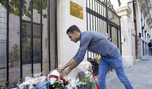 FootballFunnys's tweet photo. Cesc Fàbregas leaves his Spain man of the match ball outside the Embassy of France. https://t.co/5ZuHYtVpbu