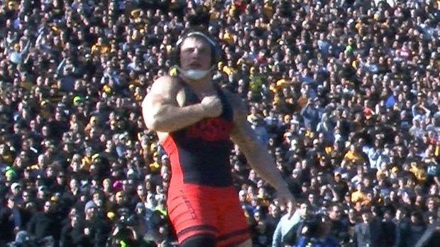 FloWrestling's tweet photo. Kyle Crutchmer goes HUGE early, and then digs deep late to silence Kinnick. https://t.co/07KDiD0kRQ https://t.co/JeWQediAnn