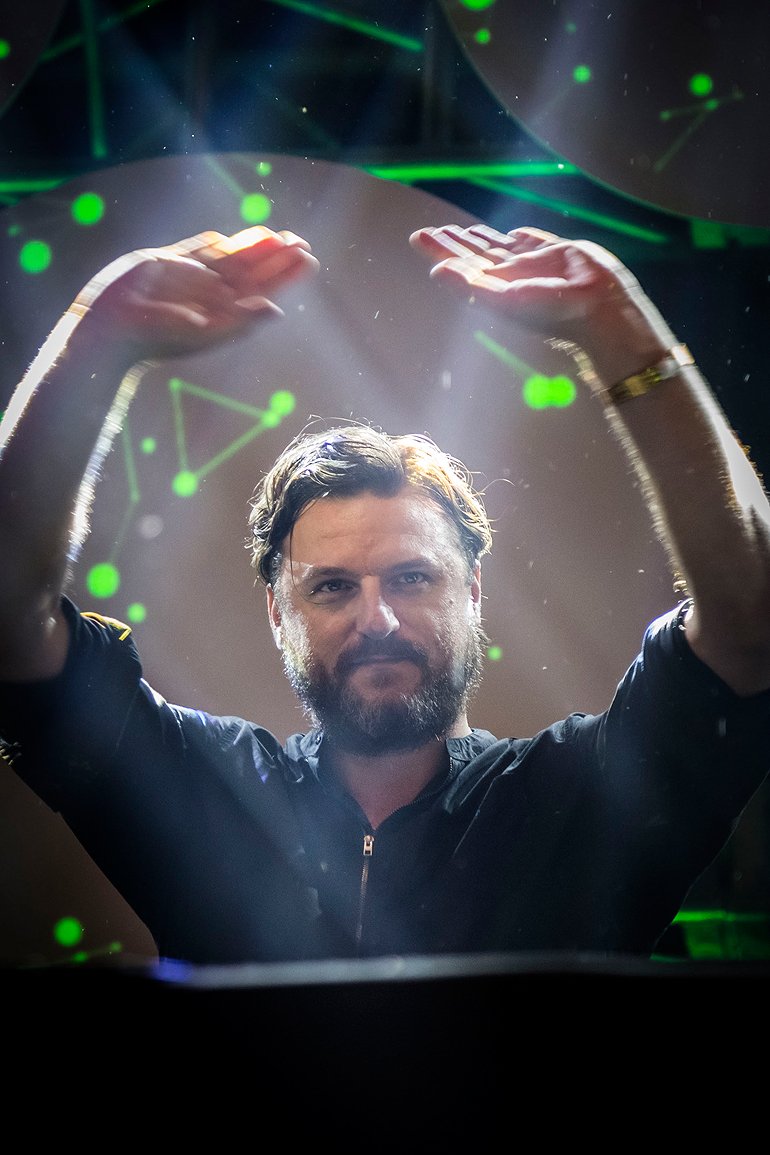 lordguss's tweet photo. El que viene haciendo todo como hay que hacerlo #CocoonArena @SolomunMusic Thanks!
Feliz Cumpleaños #CreamfieldsBA https://t.co/ePP5m9S77u