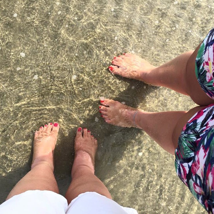 colourprevails's tweet photo. Planning a vacation for the holiday season? Don't forget to freshen up your #pedicure too! #colourprevails https://t.co/1wB6VCsCop
