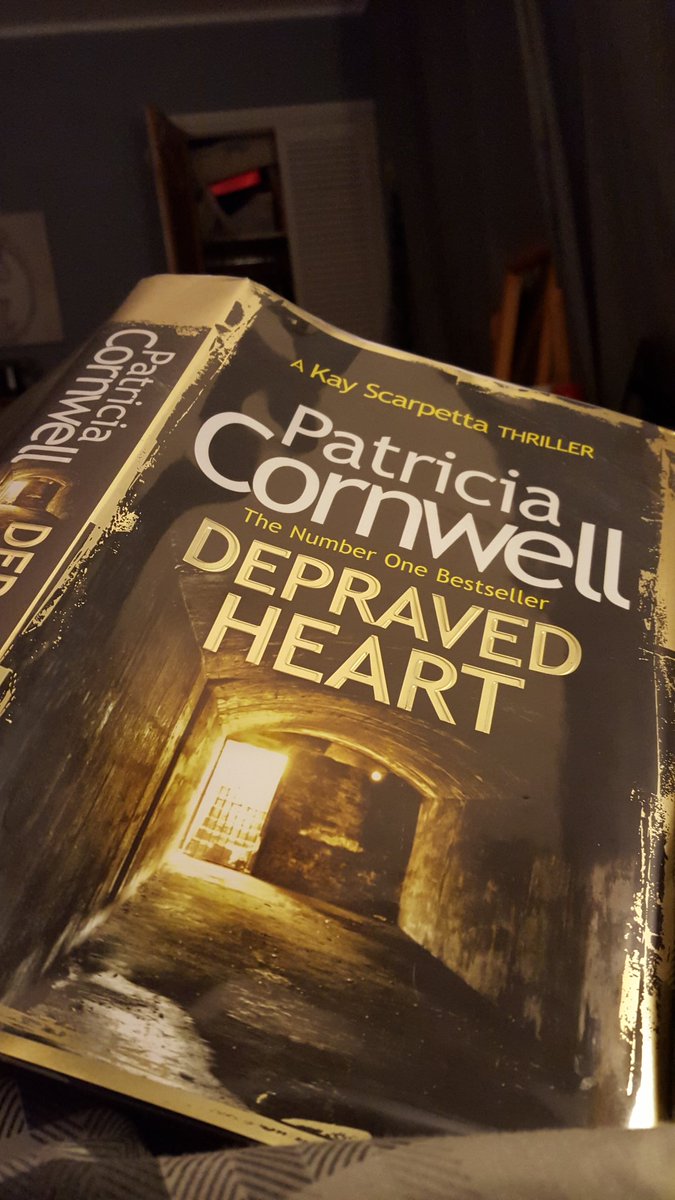 LuluD83's tweet photo. @1pcornwell reading in bed #depravedheart #kayscarpetta #lovingit #reading #book https://t.co/knCH0PgYvV