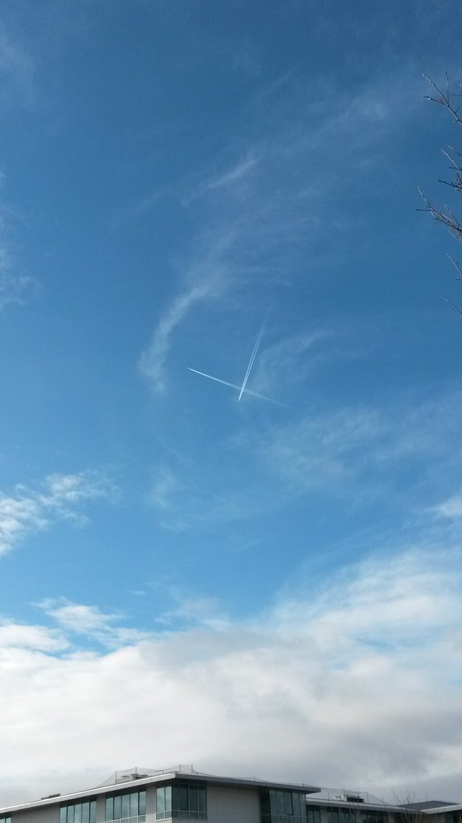 lamoulish's tweet photo. Bye bye blue sky on @MetaTVFrance #Geowing -He gros, on te regarde de haut https://t.co/SmR7XEPIHF