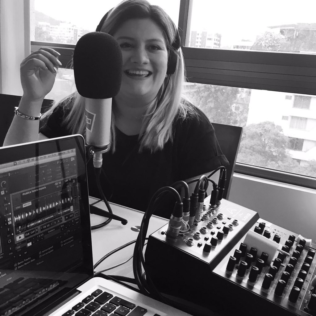 WWRFM's tweet photo. NOW PLAYING #ElBlogDeMonRadio en vivo con @monrix sólo en https://t.co/rcmMRHrFwN!!! 😎❤️👑 #Monrix #newshow #fashion https://t.co/BFQB55fLm0