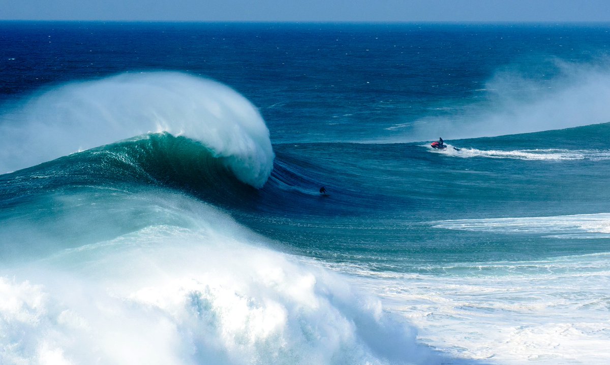 wsl's tweet photo. Experts only. #Nazaré #Portugal 🏄 | Vitor Faria 📷 | Helio Antonio https://t.co/Z6edMsKQFb