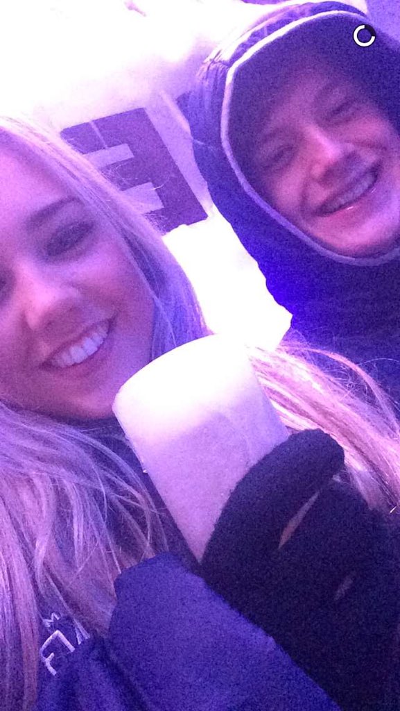 ChickenComer's tweet image. When u go to the coffee shop before the ice bar and ur high af but ur bird wants a snapchat