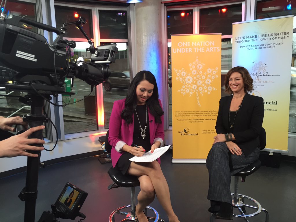 A quick photo of <a href="/SarahMcLachlan/">Sarah McLachlan</a> with @Miyoungleecbc before their chat. She wants to to help give the gift of music.