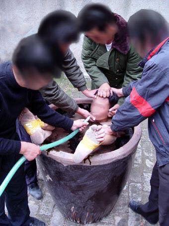 Whippenz's tweet photo. NOT #Daesh #ISIS‼️
WITH Impunity
It's Still #China's Daily #TortureMethods‼️
⏩https://t.co/GYfzR3YiOK HT @Tibetans https://t.co/B6e9dZ8oOt