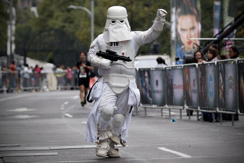 XHNews's tweet photo. 15,000 take part in "#StarWars Run" in Mexico city. Guess which character takes the lead! https://t.co/NdEiQ5Ypkc