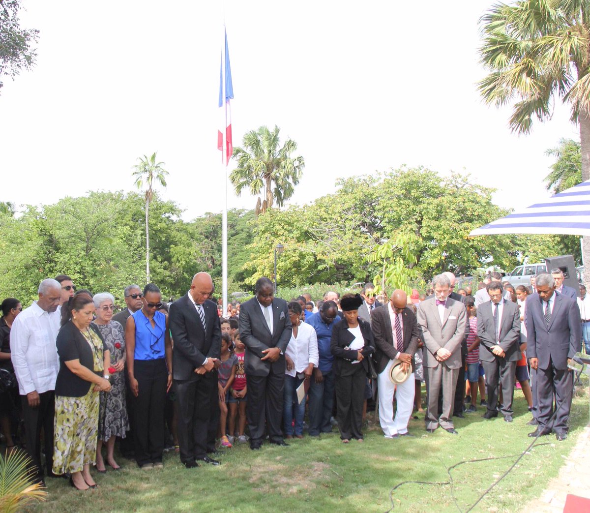 MichelJMartelly's tweet photo. Minute de silence à la résidence de l'Ambassadeur français en Haiti en mémoire des victimes du 13 novembre. https://t.co/He5temjVxU