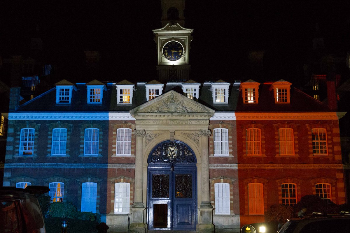 WellingtonUK's tweet photo. Very moving service today for those who died in Paris, also Lebanon &amp; Iraq. College in red, white &amp; blue #Paris https://t.co/86R5nDCQ0Y
