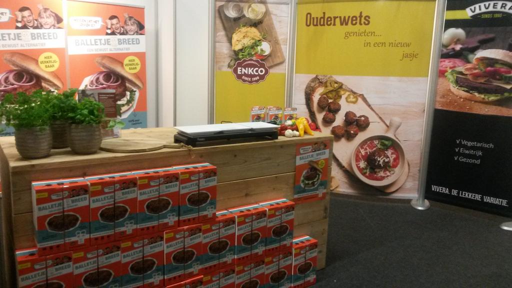 Enkco's tweet photo. Wij zijn klaar voor de Tankstation Vakbeurs! Standnummer: D127 #balletjebreed #omelet #wraps #tankpro https://t.co/aRcjYhskOj