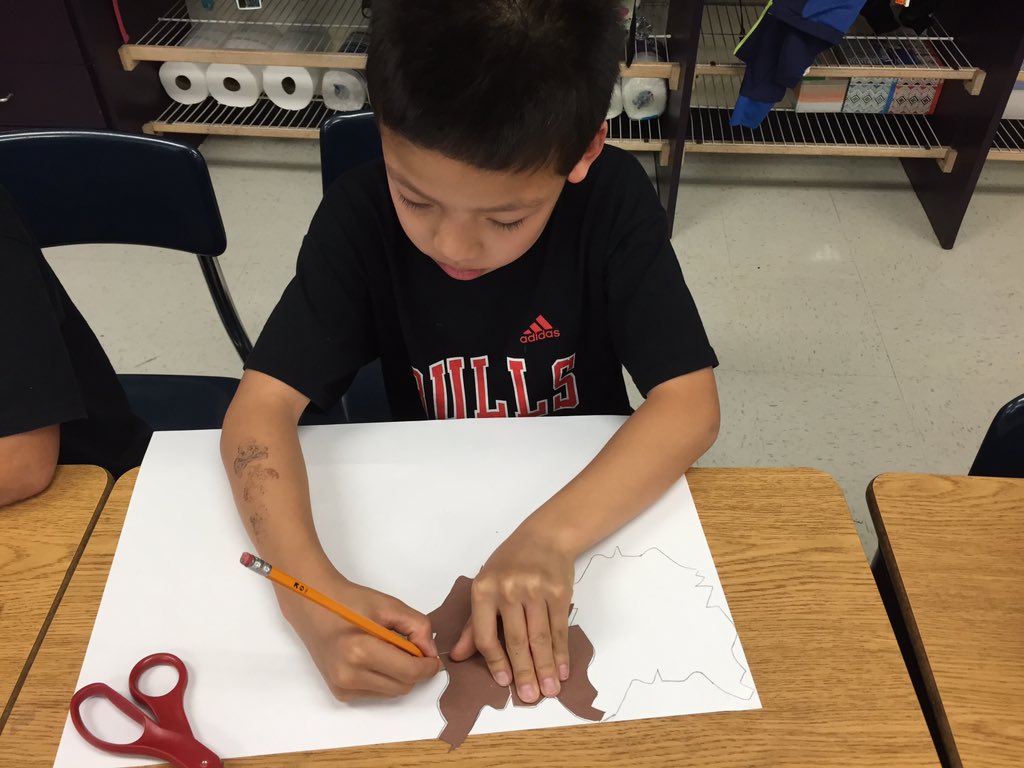 MrsCionisClass's tweet photo. Tessellation artists busy at work! #pattonmathclub @CWegleySD25 https://t.co/F4aegEtNzs