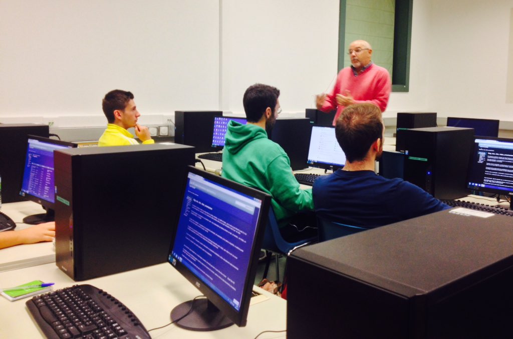 dcanadal's tweet photo. Hoy toca aprender de @angelsaez en Máster Form. Prof. @unicomplutense #TICsON https://t.co/8xaPgVWSXe